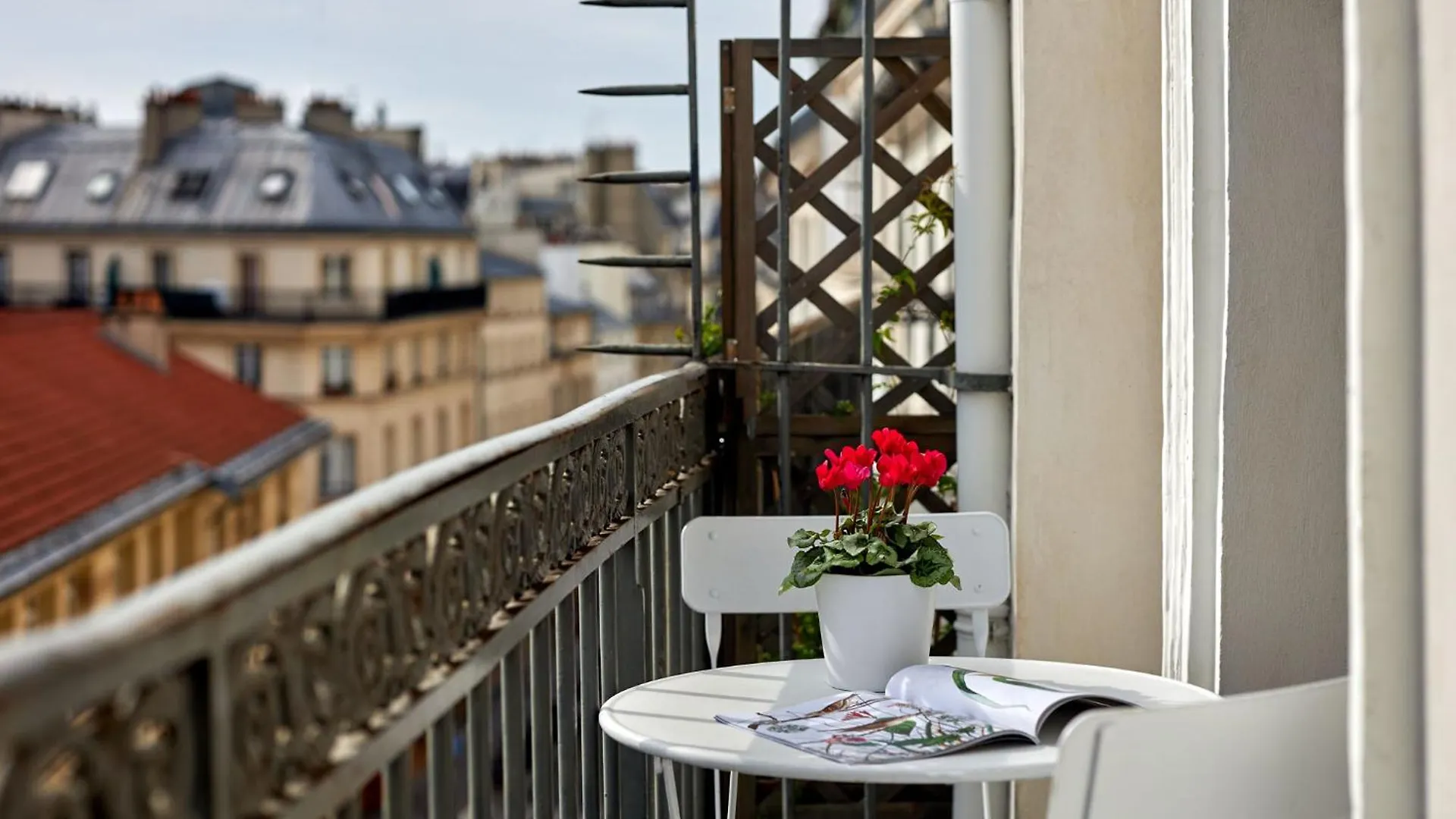 Les Plumes Hotel Paris