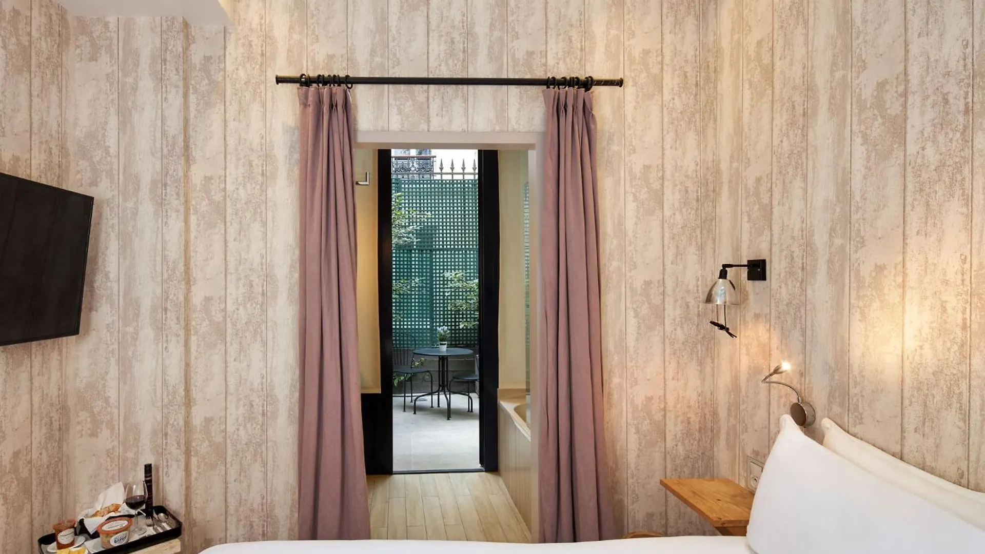 Les Plumes Hotel Paris