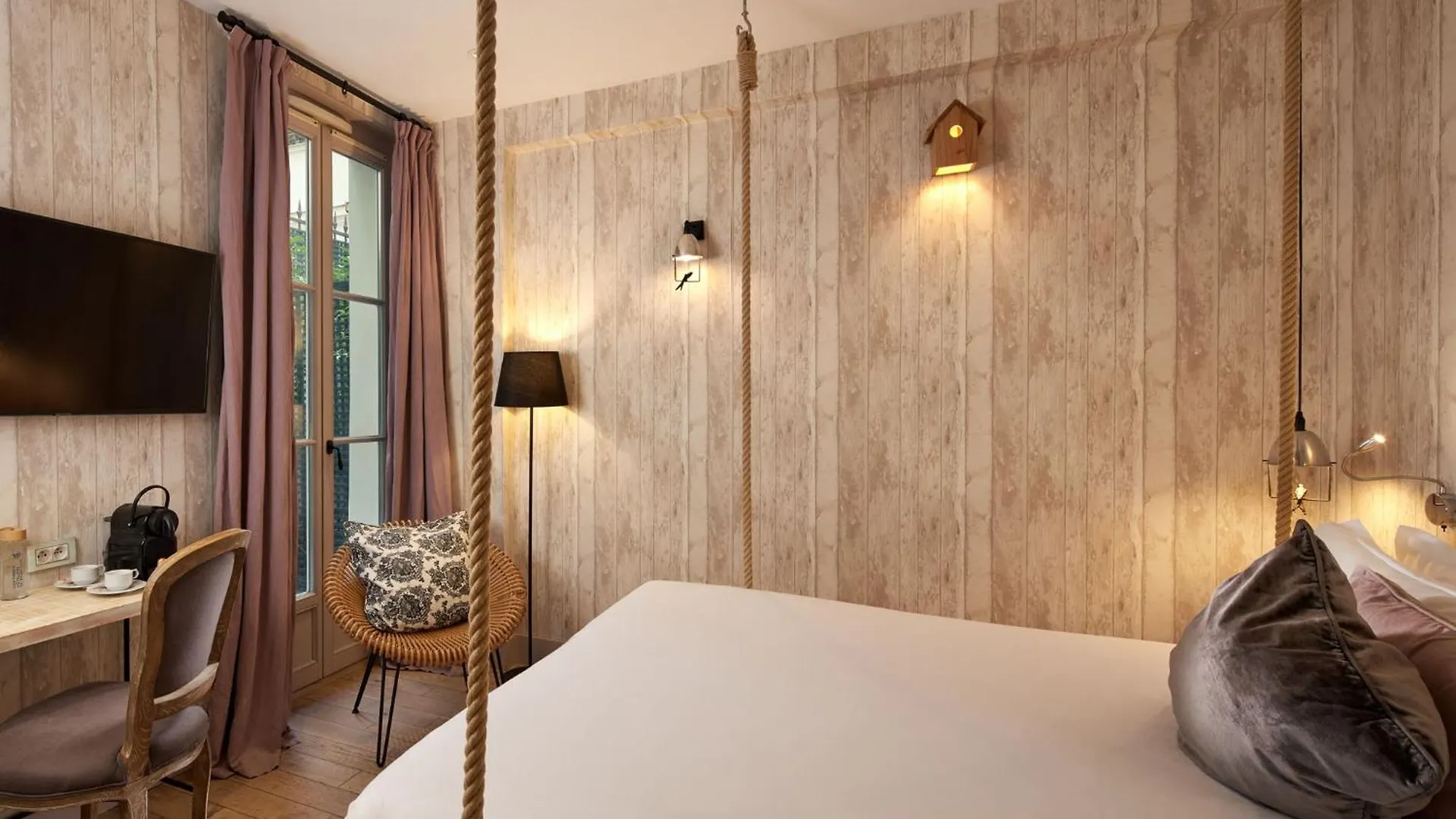 Les Plumes Hotel Paris