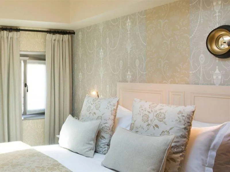 Les Plumes Hotel Paris 4*,