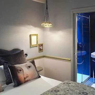 Les Plumes Hotel Paris