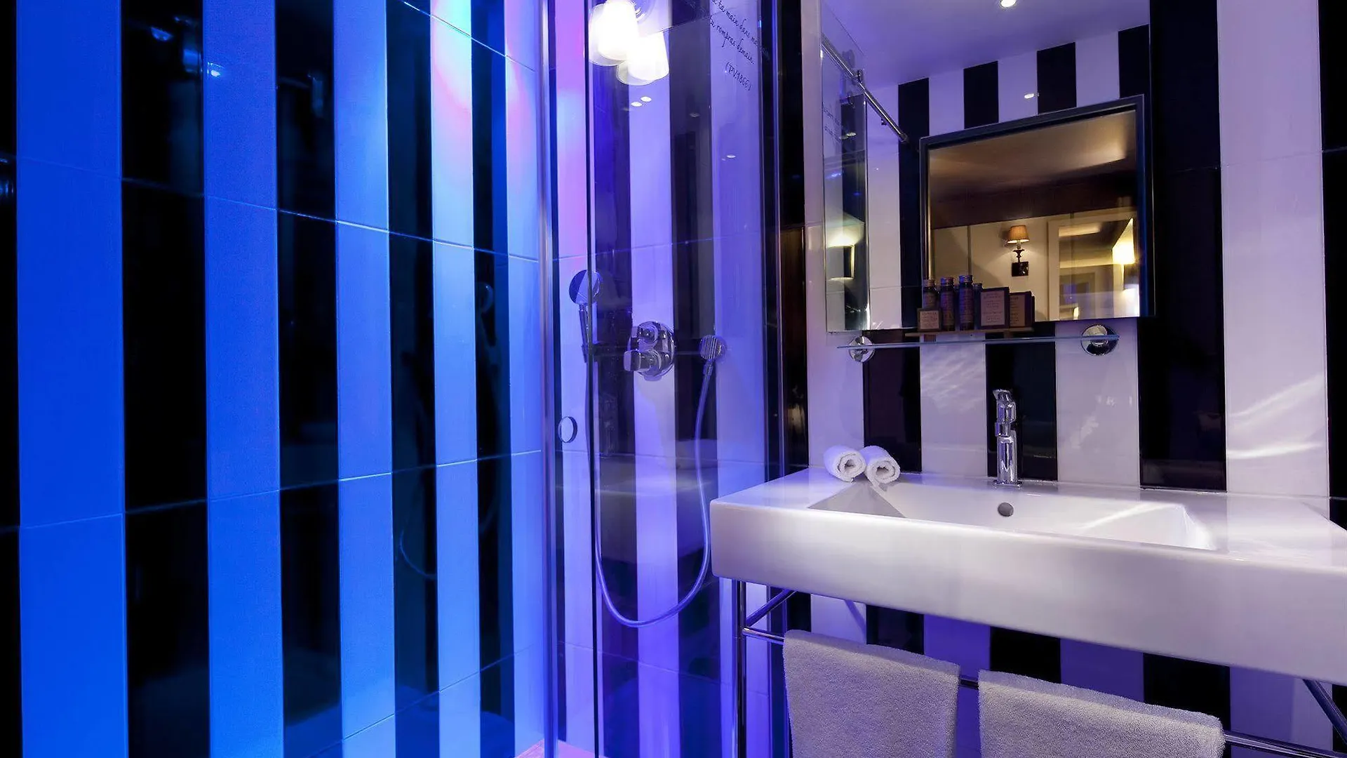 Les Plumes Hotel Paris