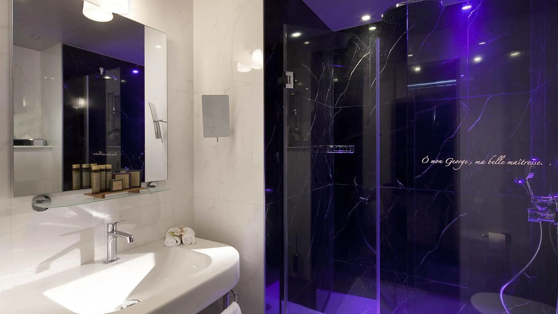 Les Plumes Hotel Paris